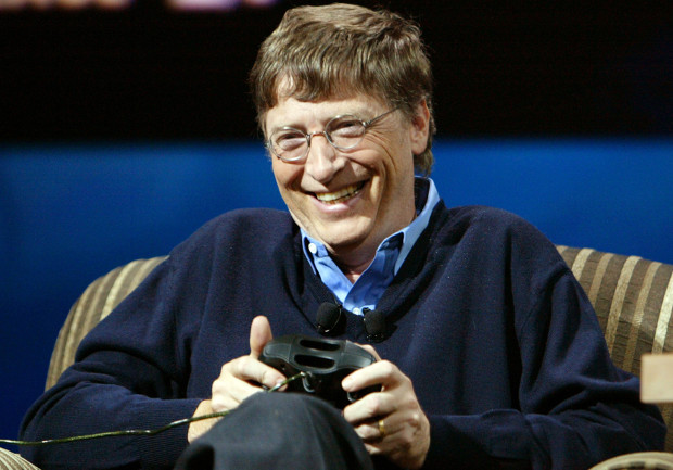 Bill-Gates-Playing-Xbox-Live-Indie-Games
